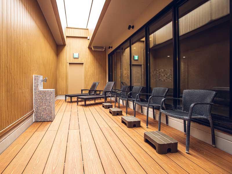 スポーツクラブ&サウナスパ ルネサンス 蒔田24 外気浴スペース