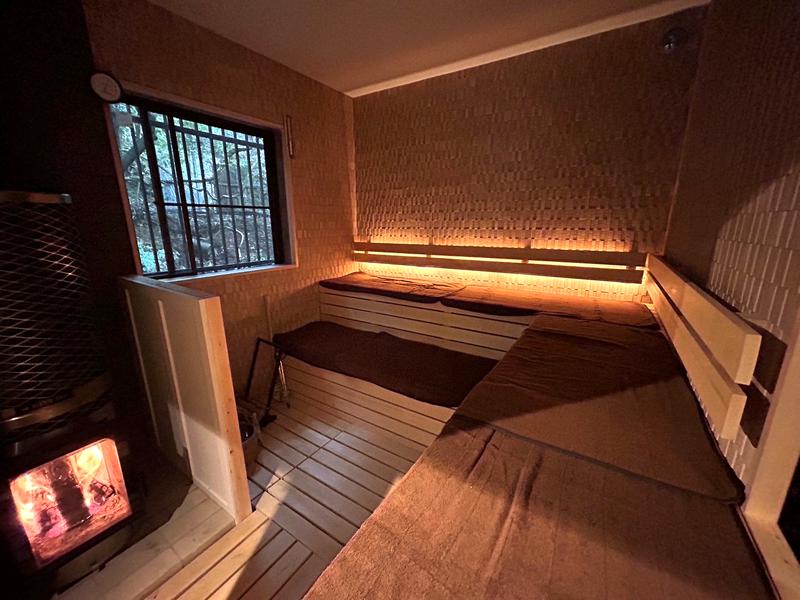 二ノ丸温泉 贅沢な家族風呂感覚で使える「森のサウナ小屋」