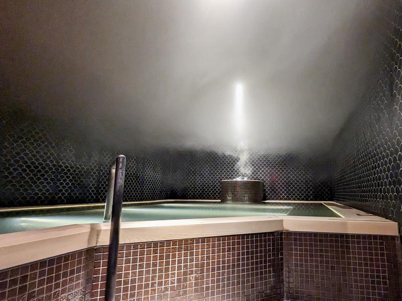 サウナ東京 (Sauna Tokyo) 戸棚蒸風呂