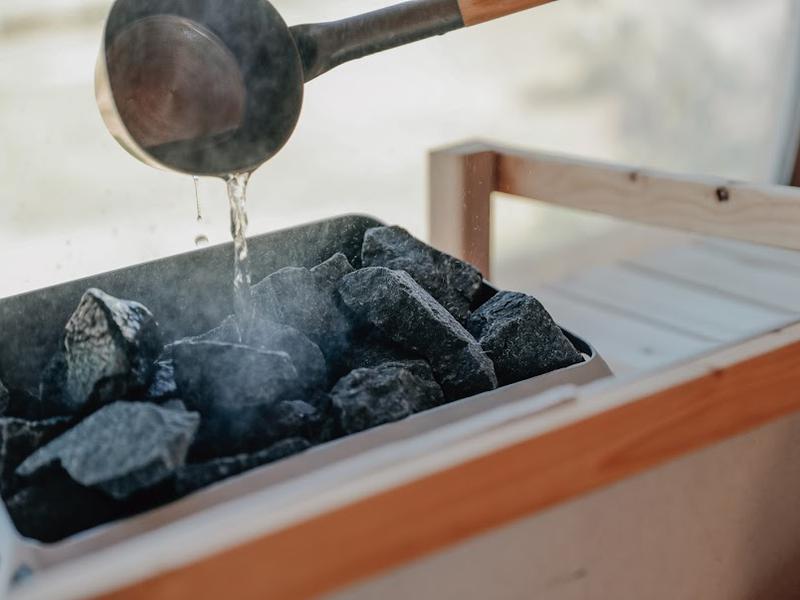 kodomonokuni SAUNA PARK サウナストーンに自由に水をかけれる