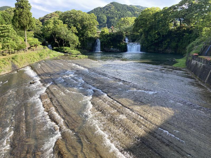 嬉野アウトドアフィールド 水遊びが出来る浅い川