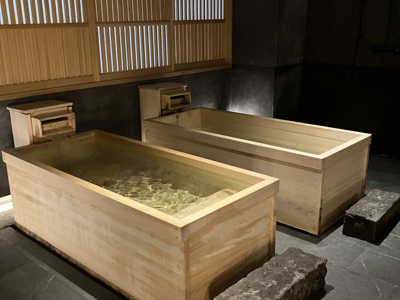 湯屋 水禅 Luxury Sauna & Spa(松屋別館) 浴司　水風呂(奥)と風呂(手前)