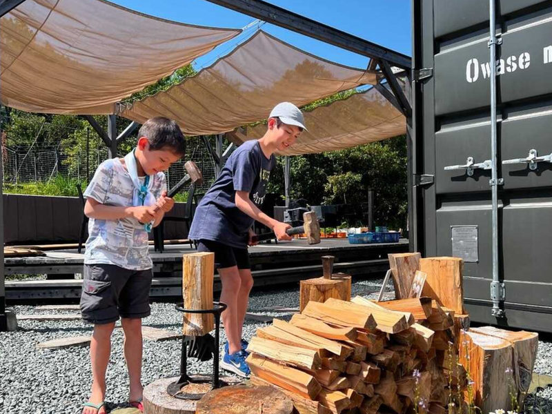 海が見える段々畑のキャンプ場ミノレ 薪割りも体験可能