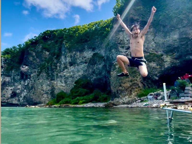 sea sauna流木の家 (しゃこたん) 水風呂は積丹ブルーの海へダイブ！！