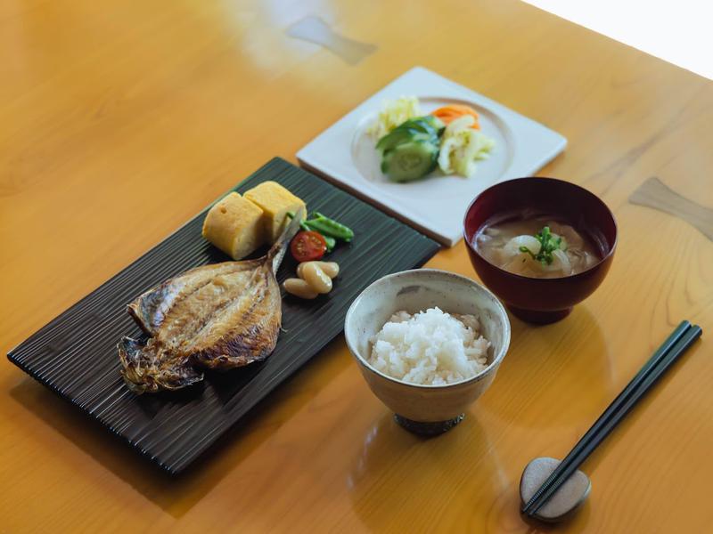 木木木木 KIGI MOKU MOKU 地魚を使った朝食(料金に含む)