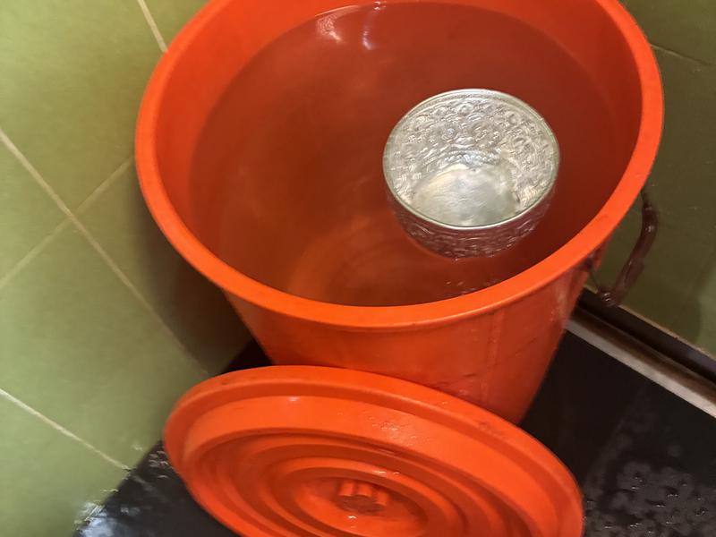 Herbal steam house 水掛け用桶