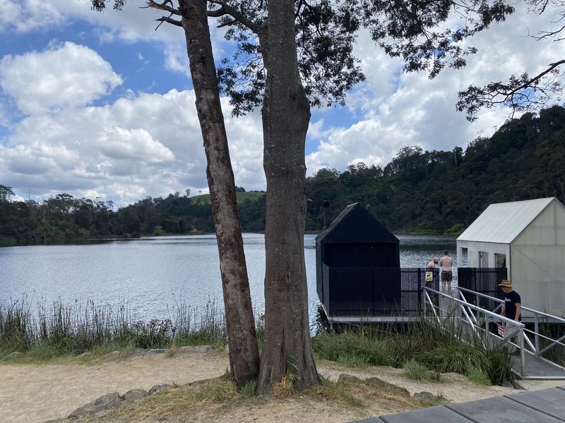 Floating Sauna Lake Derby 写真