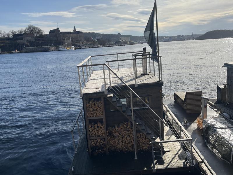 KOK Oslo Sauna これが4つある　2Fで外気浴　2Fから海へダイブできる