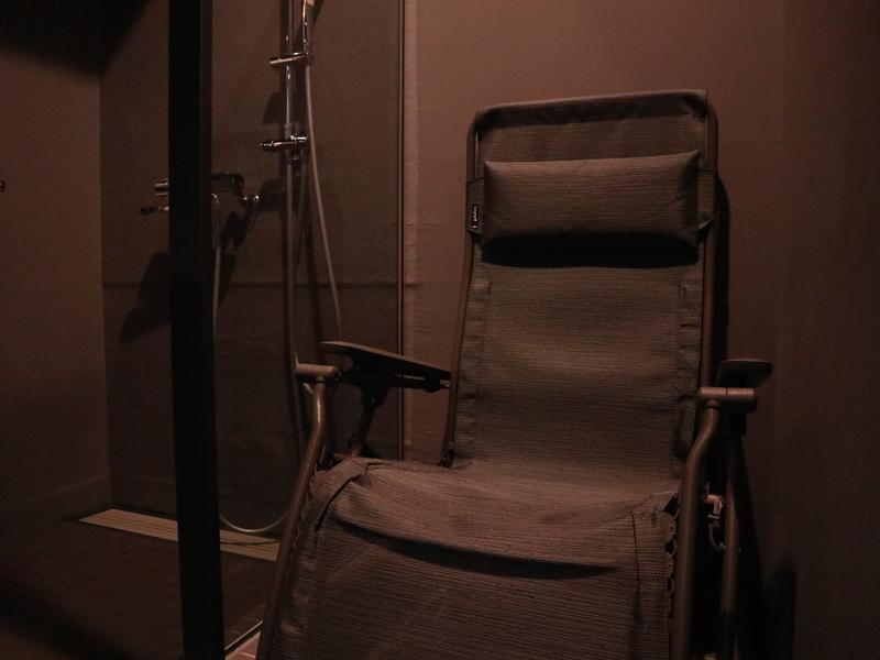 PRIVATE SAUNA maa & GROCERY シャワーとインフィニティチェア