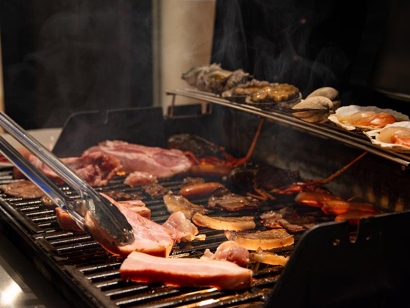 Retreat Villa Aym テラスでBBQ