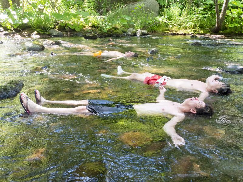 旅房はなえみ 朝里川にダイブ！