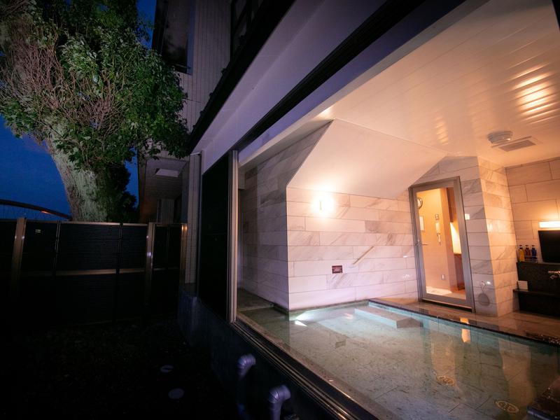 船小屋温泉 ホテル樋口軒 夜の露天風呂