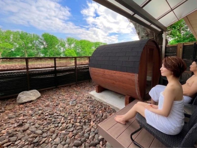 船小屋温泉 ホテル樋口軒 バレルサウナと外気浴スペース
