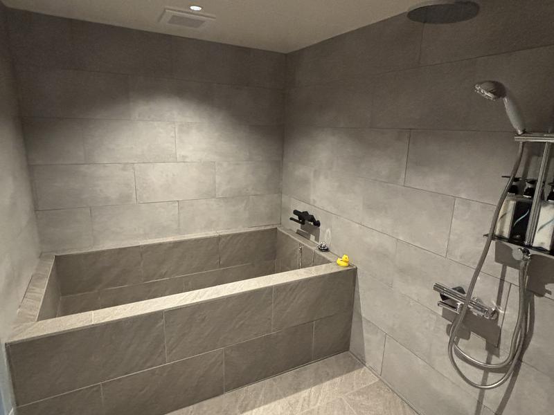 private sauna 苦楽園(西宮市名次町) room3 広めの水風呂、オーバーヘッドシャワー