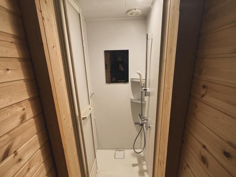 蒸風呂実験室 シャワー室（300円)