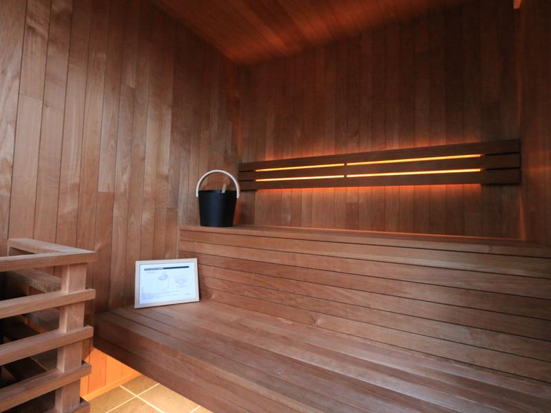 名月荘 サウナ室　室内