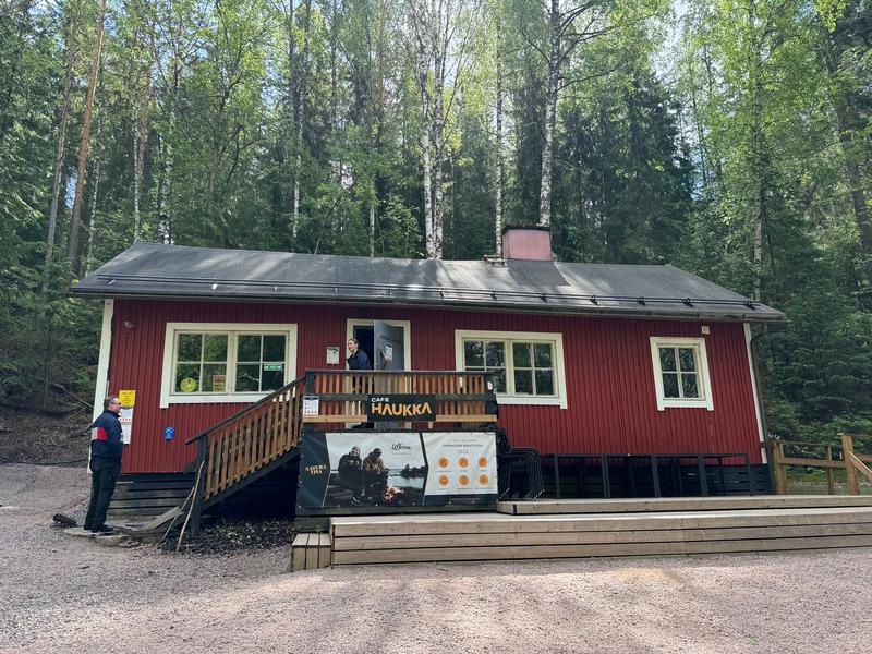 Haukanpesä sauna in Nuuksio National Park 近くの案内所、カフェ