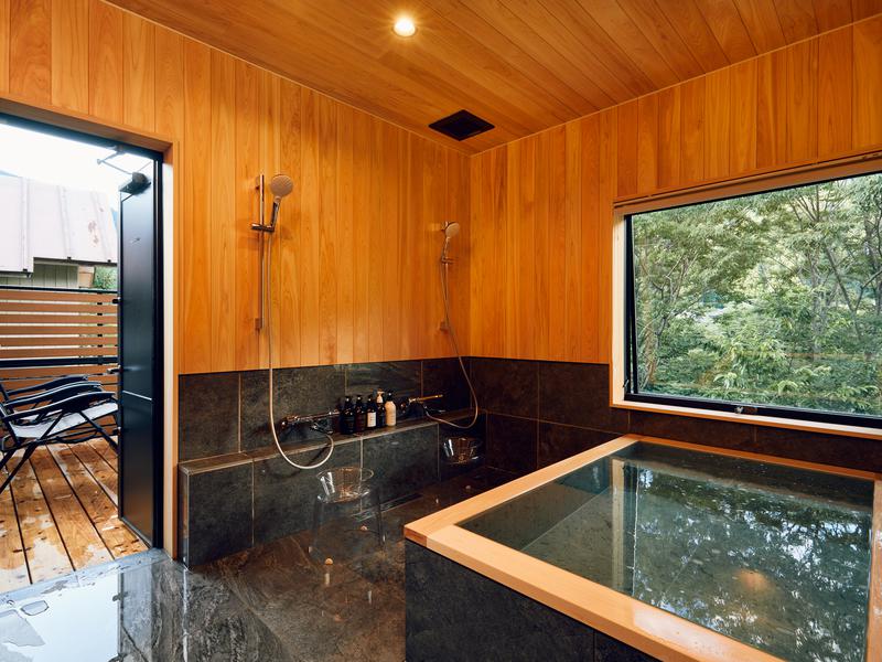 Sauna Villa ITADORI ヒノキと天然石を使用した浴室