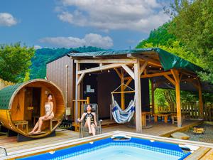 Camp Base Kadojin 写真