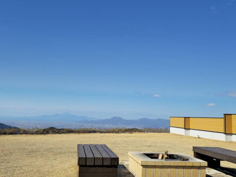 グランピングリゾート熊本吉無田 広いプライベートガーデンで焚き火も楽しめます。