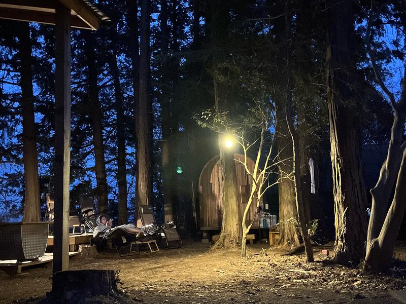 りたまキャンプフォレスト 夜は幻想的な空間で
