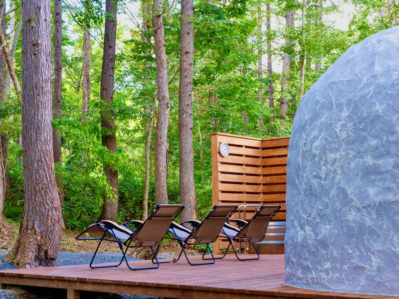 sauna NALUQ 外気浴スペース