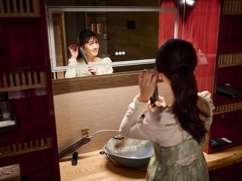 SAUNA Giraffe 南天神 SIROスキンケアをはじめ、絹女のヘアアイロンなどアメニティを完備