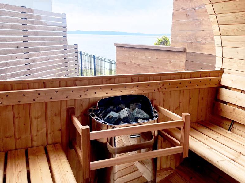 THE THALASSO ITOSHIMA バレルサウナの窓からは海が見えます