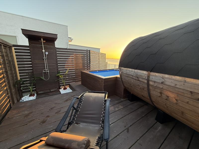 THE THALASSO ITOSHIMA 水風呂、シャワー、外気浴はイスが4台