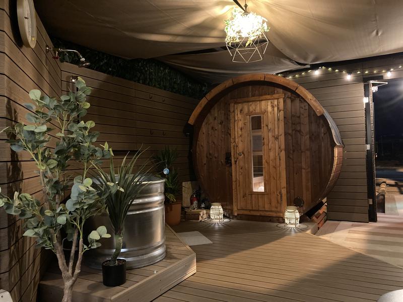 サウーニャ.エイワン サウナ、水風呂、外気浴スペース