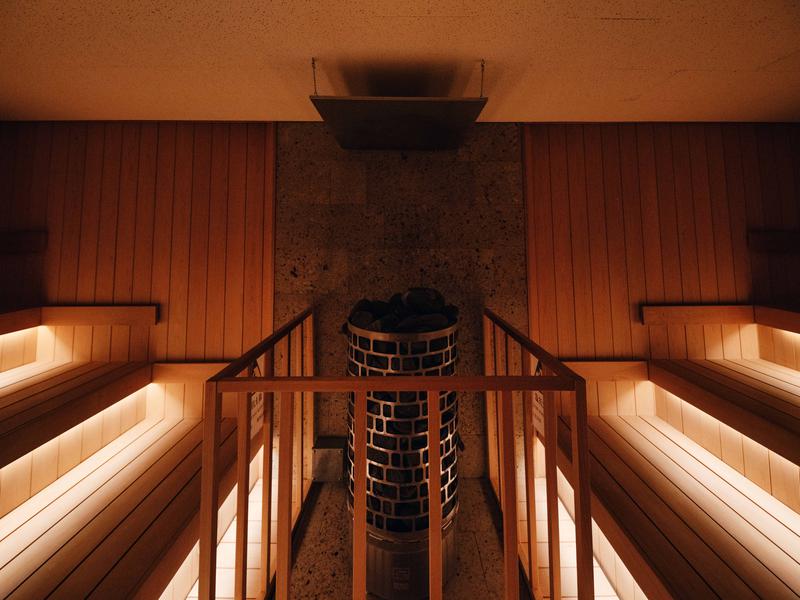 蔵サウナと文化財の宿 森長 天井が低めの蔵サウナ