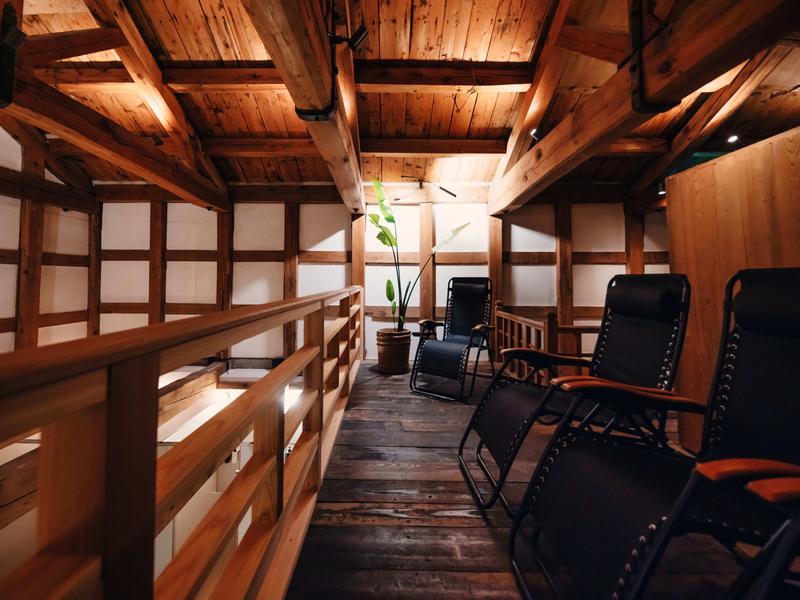 蔵サウナと文化財の宿 森長 蔵サウナ　2階内気浴