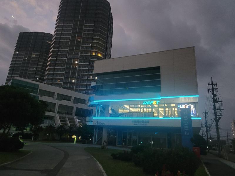 REFIT(リフィット)新都心店 外観