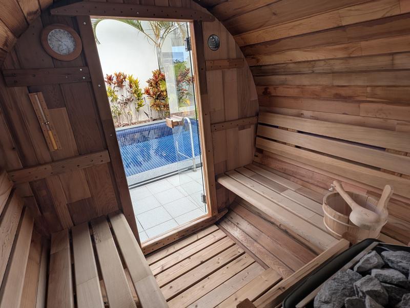 The Pool & Sauna Villa MOTOBU バレルサウナ内