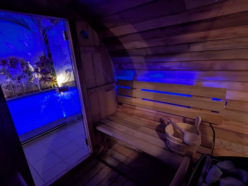 The Pool & Sauna Villa MOTOBU バレルサウナ内