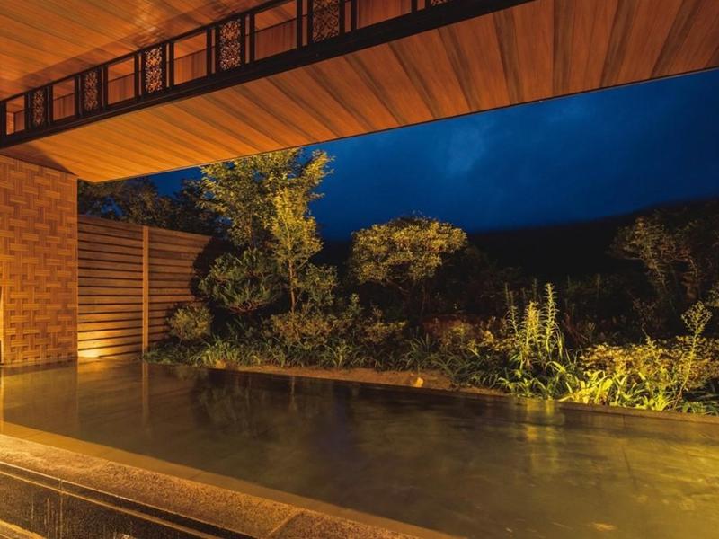 箱根仙石原プリンスホテル 露天風呂　夜
