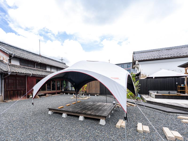 BIWAKO SAUNA 外気浴エリア(ウッドデッキ)