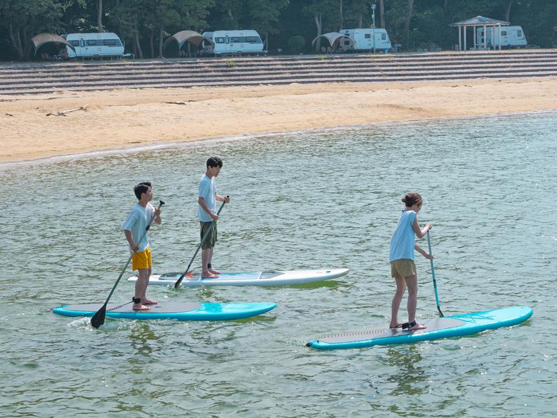 長崎鼻ビーチリゾート SUPで海上外気浴も可能