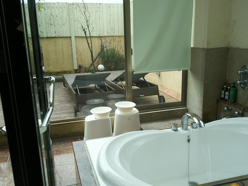 ホテル トス ツカサ(HOTEL TOSU TSUKASA) 323号室浴室＆外気浴スペース