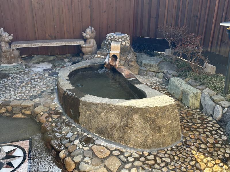 個室温泉花家族 屋外にある水風呂