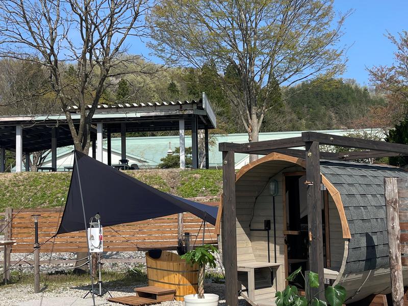 なんようグリーンヒル&南陽DEたけはららキャンプジョー フィンランドより直輸入のバレルサウナに水風呂が隣接