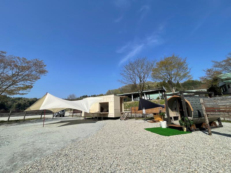なんようグリーンヒル&南陽DEたけはららキャンプジョー バレルサウナとSnowPeakのモバイルハウス「住箱」での宿泊体験を楽しめるグランピング