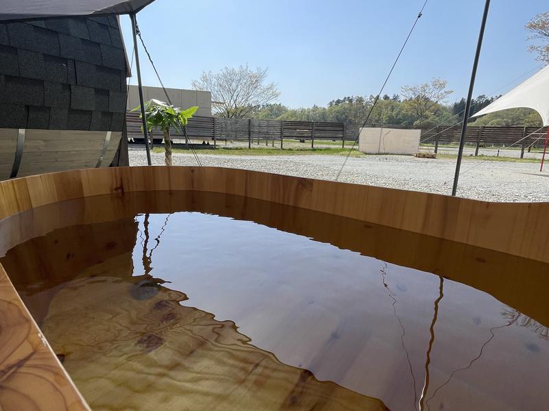 なんようグリーンヒル&南陽DEたけはららキャンプジョー バレルサウナの後は水風呂や自然の風でととのえます