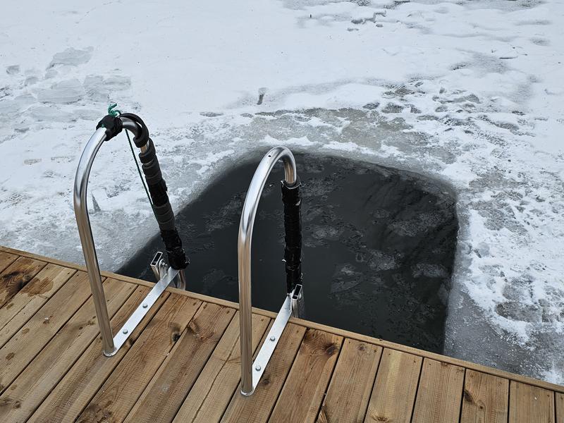 Harkon Sauna アヴァント (湖に潜れるところ)