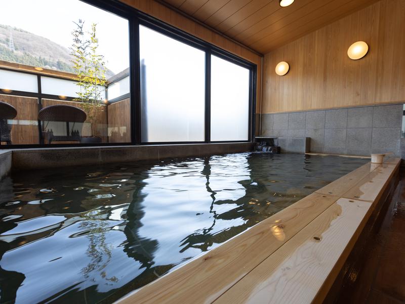 駅の天然温泉 水沼の湯 檜に囲まれながら入れる内風呂