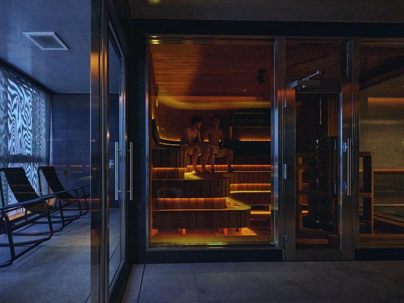 FAV LUX 札幌すすきの ととのいスペースの窓は開放