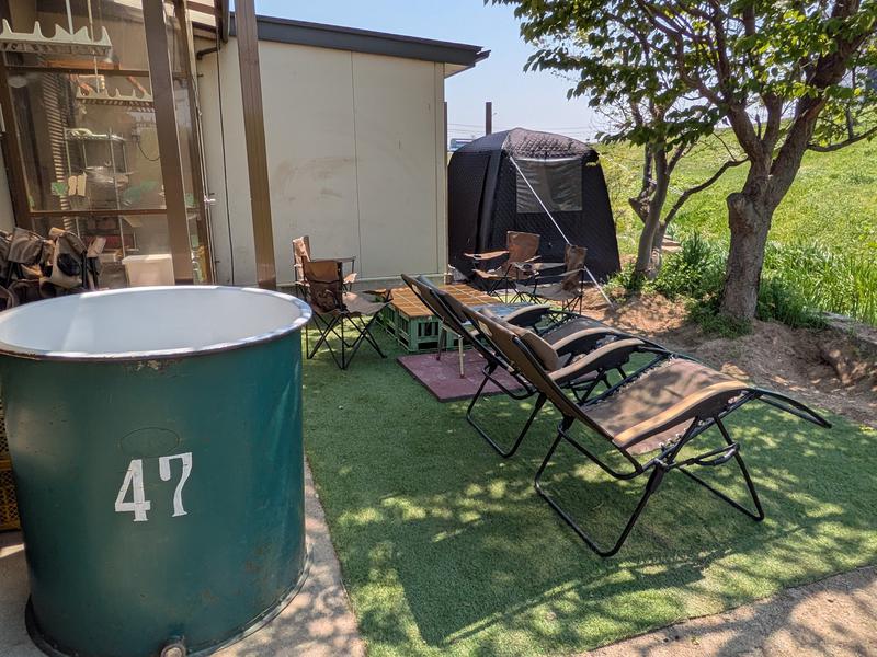 f life house 47と書いてあるタンクが水風呂