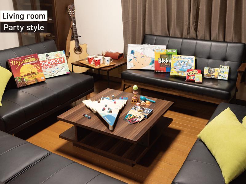 f life house 屋内リビング（ゲームもあり）