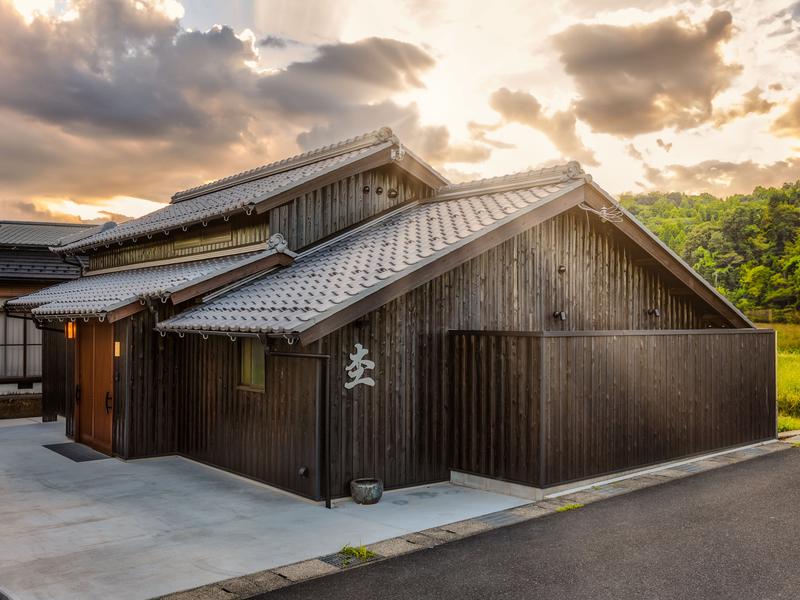 moku杢《つばき》 いぶし瓦を使った平屋建て一棟貸し