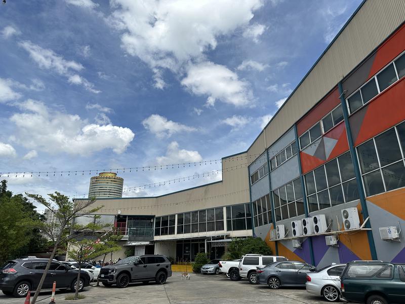 Zeus Sauna 駐車場